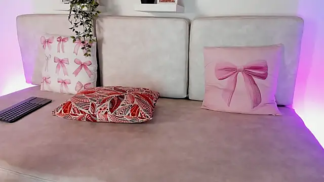 Snapshot of Malka_Burning chatting on February 18, 2025, 2:38 am Malka Burning online show from February 18, 2025, 2:38 am