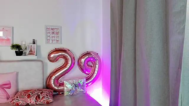 Snapshot of Malka_Burning chatting on March 2, 2025, 9:11 pm Malka Burning online show from March 2, 2025, 9:11 pm