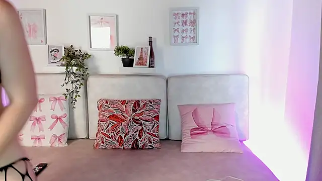 Snapshot of Malka_Burning chatting on March 9, 2025, 8:21 pm Malka Burning online show from March 9, 2025, 8:21 pm