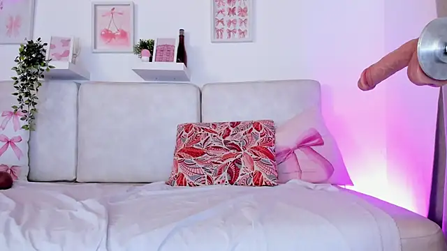 Snapshot of Malka_Burning chatting on September 15, 2025, 8:09 pm Malka Burning online show from September 15, 2025, 8:09 pm