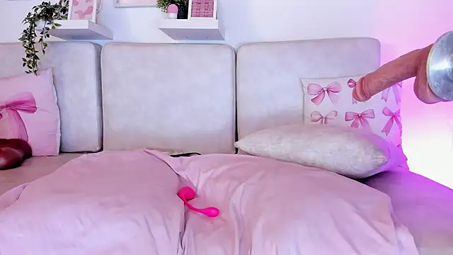 Snapshot of Malka_Burning chatting on October 15, 2025, 7:03 pm Malka Burning online show from October 15, 2025, 7:03 pm