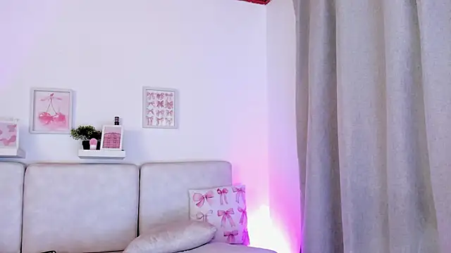 Snapshot of Malka_Burning chatting on November 5, 2025, 8:42 pm Malka Burning online show from November 5, 2025, 8:42 pm