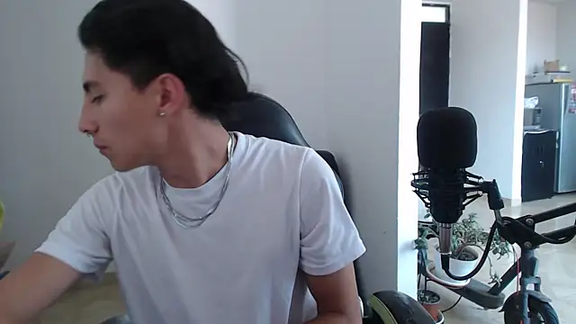 Snapshot of jay_dimarco2 chatting on December 21, 2025, 6:04 pm jay dimarco2 online show from December 21, 2025, 6:04 pm