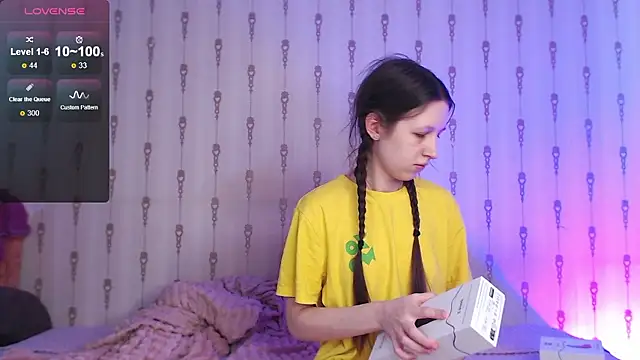 ur kitty   online show from January 13, 2026, 9:03 am