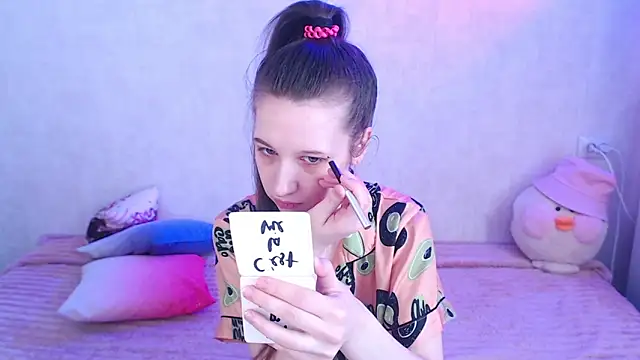 ur kitty   online show from February 14, 2026, 5:04 am