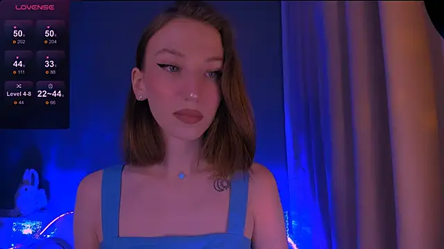 ellaamber online show from November 28, 2025, 1:08 am