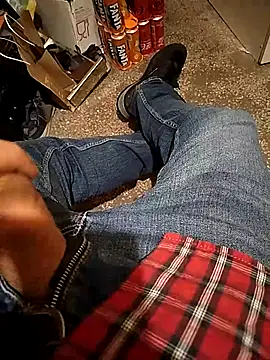 Snapshot of A_man_in_public chatting on November 27, 2025, 8:22 pm A man in public online show from November 27, 2025, 8:22 pm