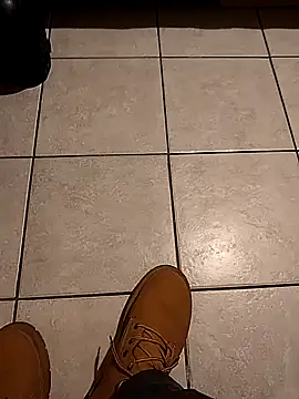 Snapshot of A_man_in_public chatting on January 6, 2026, 7:28 pm A man in public online show from January 6, 2026, 7:28 pm