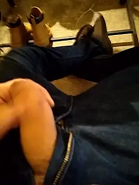 Snapshot of A_man_in_public chatting on January 9, 2026, 12:41 pm A man in public online show from January 9, 2026, 12:41 pm