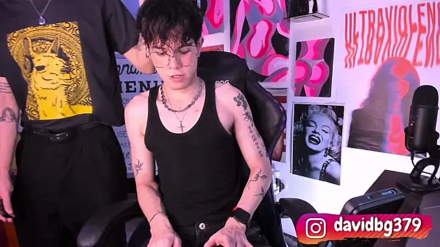 Snapshot of cinnamon_boyxxx chatting on March 20, 2025, 1:35 am cinnamon boyxxx online show from March 20, 2025, 1:35 am