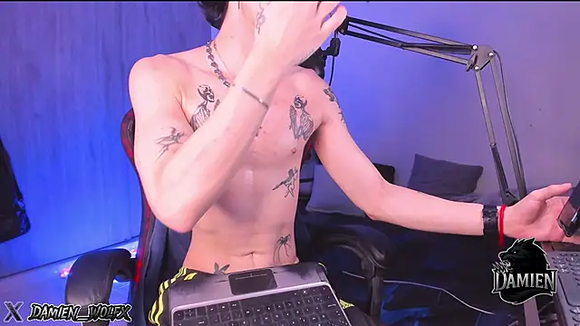 Snapshot of cinnamon_boyxxx chatting on September 18, 2025, 1:40 am cinnamon boyxxx online show from September 18, 2025, 1:40 am