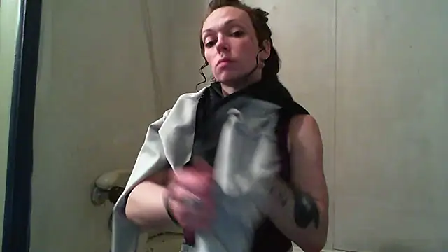 Snapshot of Genevieve143 chatting on February 26, 2025, 8:04 am Genevieve143 online show from February 26, 2025, 8:04 am