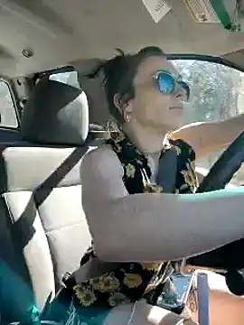 Snapshot of Genevieve143 chatting on March 11, 2025, 9:04 pm Genevieve143 online show from March 11, 2025, 9:04 pm