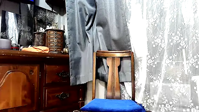 Genevieve143 online show from April 17, 2026, 8:56 pm