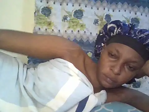 Midnight Clique  online show from November 2, 2025, 9:28 pm