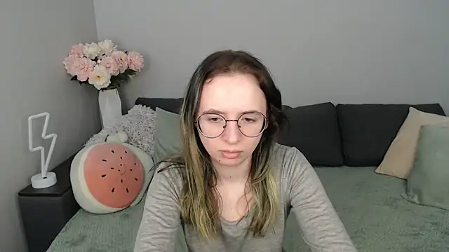 Mini Diva online show from September 13, 2025, 8:14 am