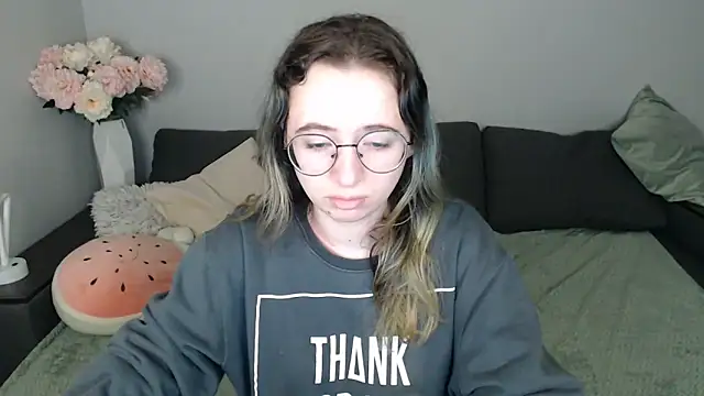 Mini Diva online show from October 24, 2025, 8:11 am