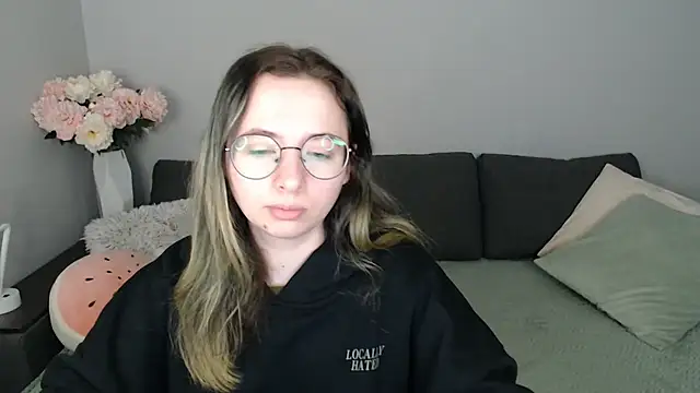 Mini Diva online show from October 28, 2025, 9:13 am