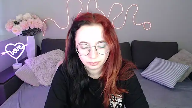 Mini Diva online show from November 18, 2025, 9:03 am