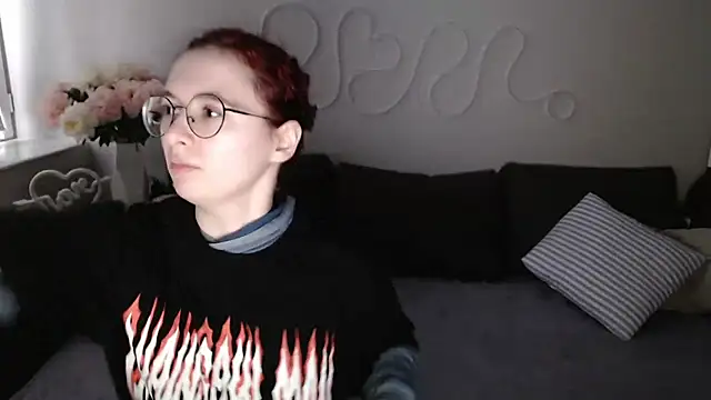 Mini Diva online show from November 28, 2025, 9:12 am