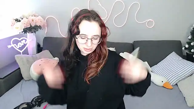 Mini Diva online show from February 24, 2026, 9:07 am