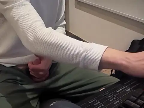 nicolaaaaas online show from September 19, 2025, 9:11 am