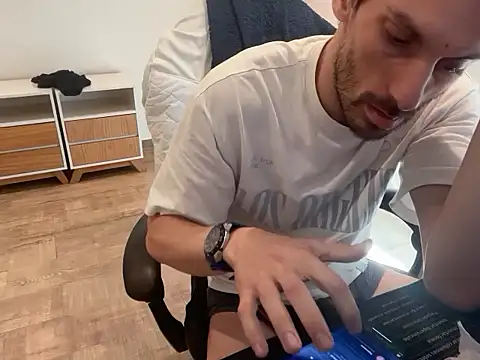 nicolaaaaas online show from October 13, 2025, 2:50 pm