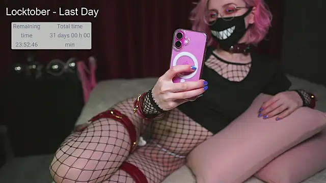 Snapshot of Ruby_x_Jaxon chatting on October 31, 2025, 5:47 pm Ruby x Jaxon online show from October 31, 2025, 5:47 pm