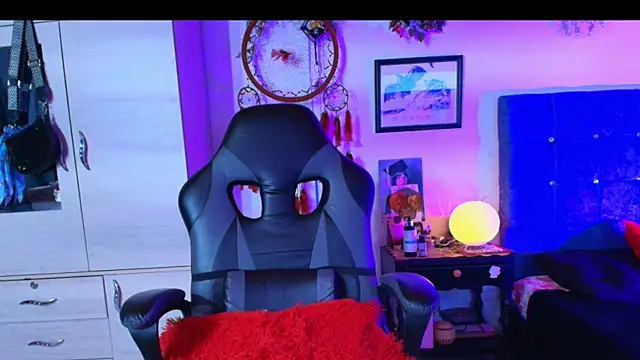 Snapshot of bathory_vamps chatting on November 12, 2025, 2:17 pm bathory vamps online show from November 12, 2025, 2:17 pm