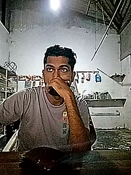 Snapshot of Heman100492 chatting on October 15, 2025, 5:35 pm Heman100492 online show from October 15, 2025, 5:35 pm