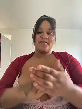 yourfavlightskinn online show from November 20, 2025, 12:16 pm