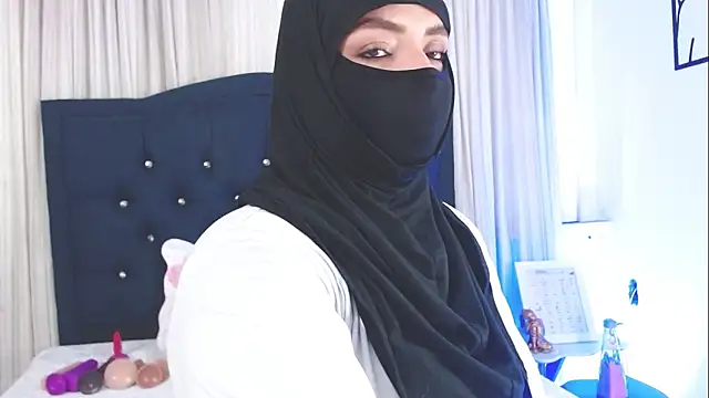 Uzra hayed online show from February 11, 2025, 7:38 pm