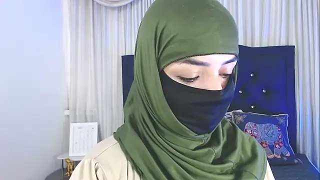 Snapshot of Uzra_hayed chatting on December 22, 2025, 8:50 pm Uzra hayed online show from December 22, 2025, 8:50 pm