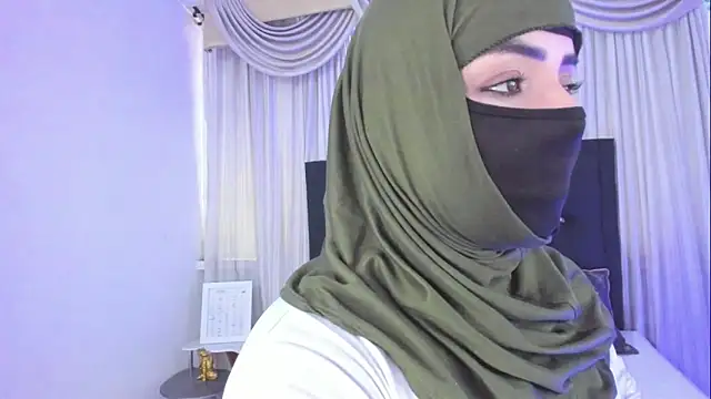 Snapshot of Uzra_hayed chatting on February 18, 2026, 8:05 pm Uzra hayed online show from February 18, 2026, 8:05 pm