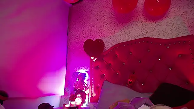 luly pink online show from February 11, 2026, 3:33 am