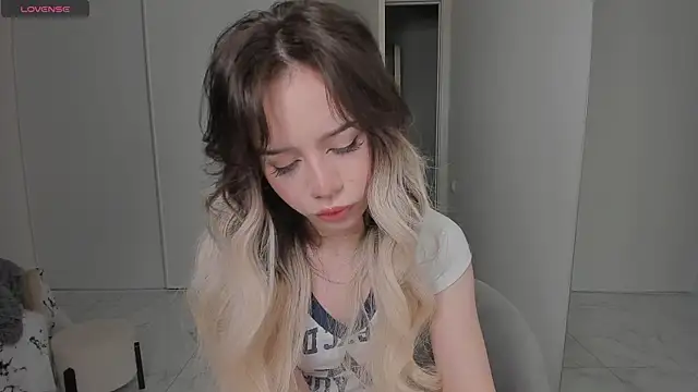 KellyBarton online show from December 10, 2024, 12:50 am