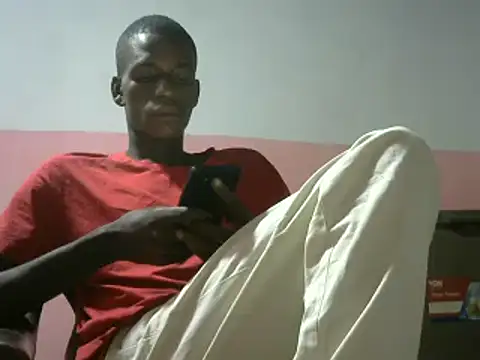 Snapshot of Bigras0011 chatting on January 8, 2025, 2:03 am Bigras0011 online show from January 8, 2025, 2:03 am