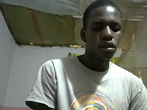 Snapshot of Bigras0011 chatting on September 26, 2025, 5:11 am Bigras0011 online show from September 26, 2025, 5:11 am