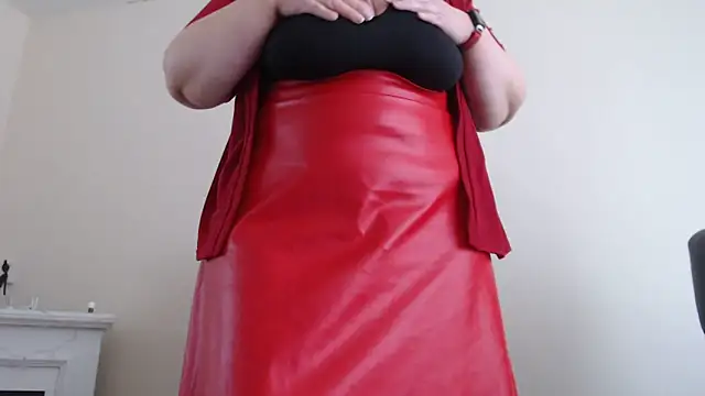 Snapshot of MilfGina chatting on February 5, 2025, 12:49 pm MilfGina online show from February 5, 2025, 12:49 pm