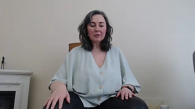 Snapshot of MilfGina chatting on February 28, 2025, 12:31 pm MilfGina online show from February 28, 2025, 12:31 pm