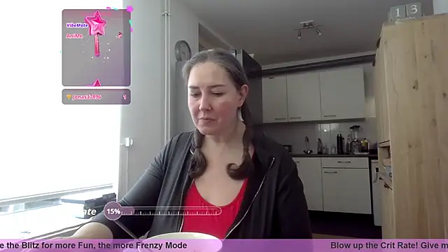 Snapshot of MilfGina chatting on November 13, 2025, 8:46 am MilfGina online show from November 13, 2025, 8:46 am