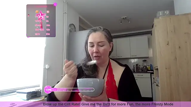 Snapshot of MilfGina chatting on November 20, 2025, 8:47 am MilfGina online show from November 20, 2025, 8:47 am