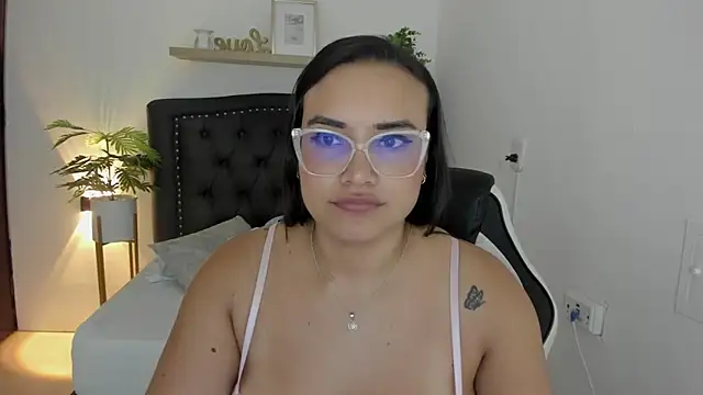 Snapshot of zoe_danae_ chatting on February 3, 2025, 12:14 pm zoe danae online show from February 3, 2025, 12:14 pm