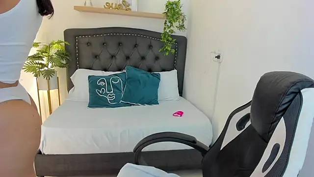 Snapshot of zoe_danae_ chatting on February 22, 2025, 12:19 pm zoe danae online show from February 22, 2025, 12:19 pm