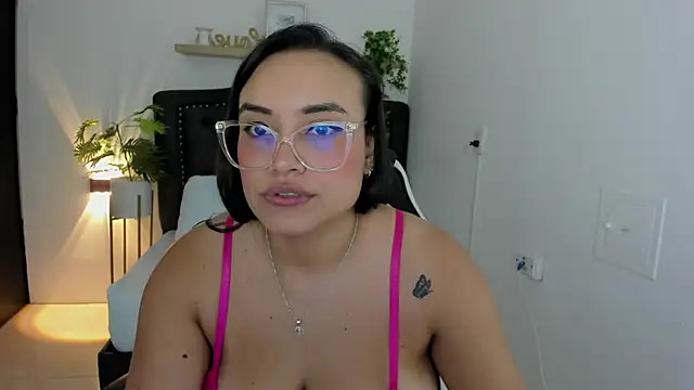 Snapshot of zoe_danae_ chatting on March 4, 2025, 12:01 pm zoe danae online show from March 4, 2025, 12:01 pm