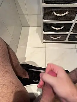 Deralboaus01 online show from February 8, 2025, 10:39 am