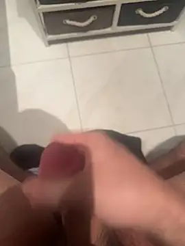 Deralboaus01 online show from February 12, 2026, 10:27 pm