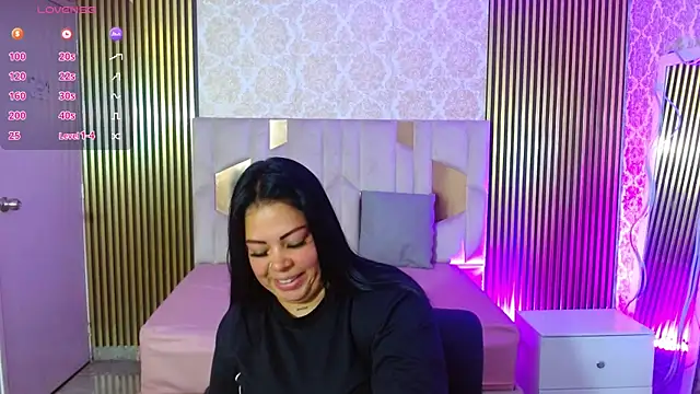 Snapshot of martinna_tay chatting on July 2, 2026, 3:23 am martinna tay online show from July 2, 2026, 3:23 am