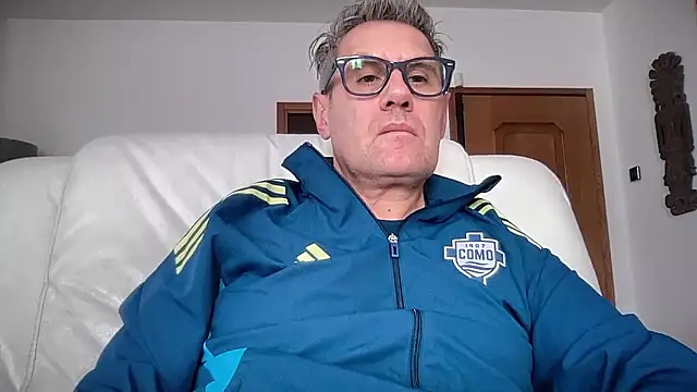 Snapshot of Britmi chatting on October 18, 2025, 12:06 pm Britmi online show from October 18, 2025, 12:06 pm