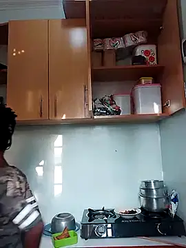 LOVELY-2BERRY online show from March 18, 2026, 4:37 am